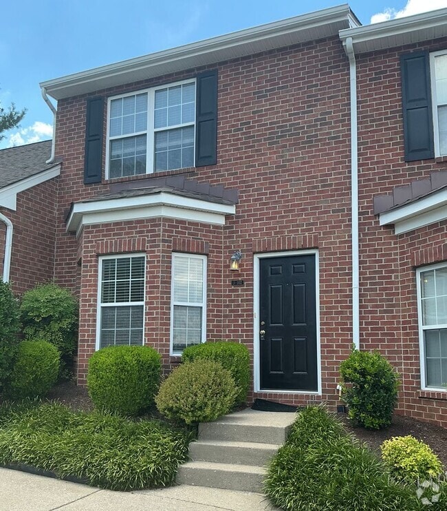 Building Photo - Move-In Ready 2-Bedroom Townhouse in the H...