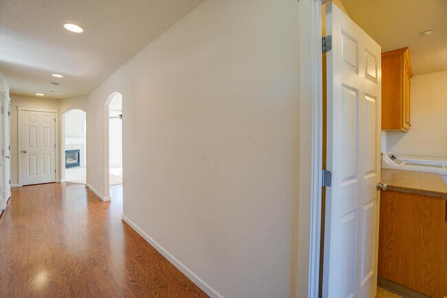 Building Photo - BEAUTIFUL THREE BEDROOM HOME IN VANCOUVER