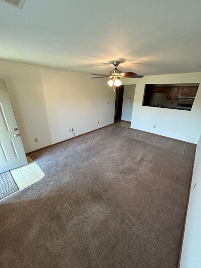 Building Photo - Black Friday Move-in Special! Up to $500 off!