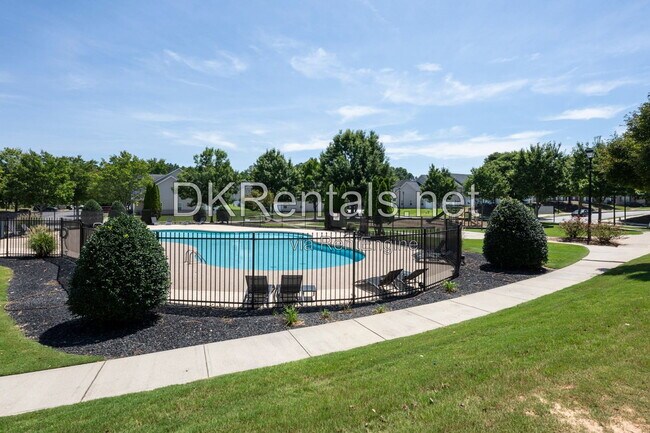Building Photo - 2555 Flat Shoals Rd