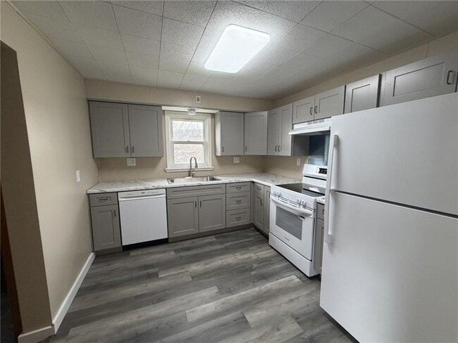 Building Photo - 1154 Eisenhower Dr