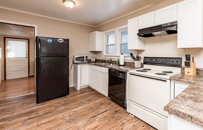 Building Photo - 3 bedroom, 1 bathroom East Campus House