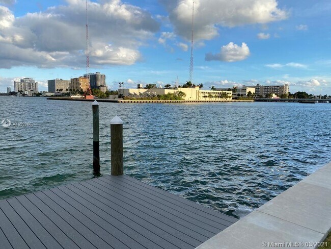 Building Photo - 7921 East Dr