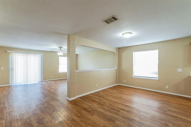 Building Photo - 207 Mitchell Dr