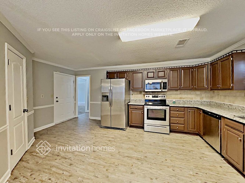 Building Photo - 580 Thornbush Trce