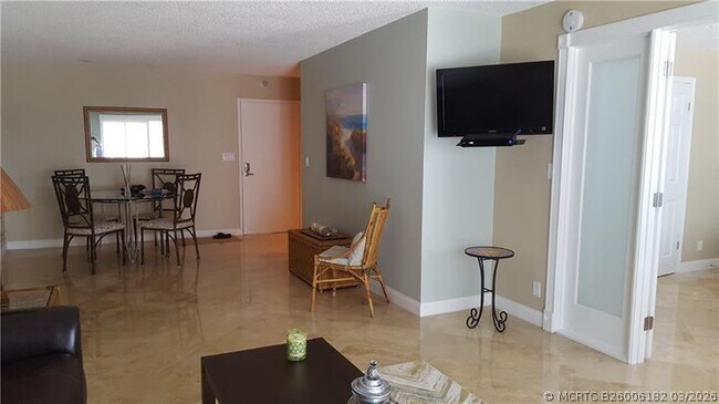 Building Photo - 3221 S Ocean Blvd
