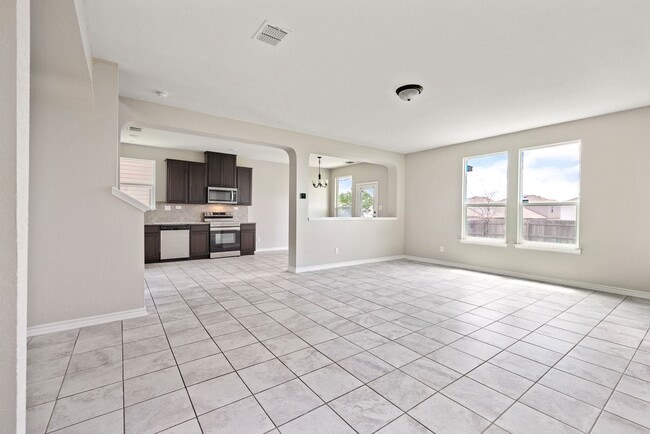 Building Photo - Charming 3-Bed, 2.5-Bath Home with Modern ...