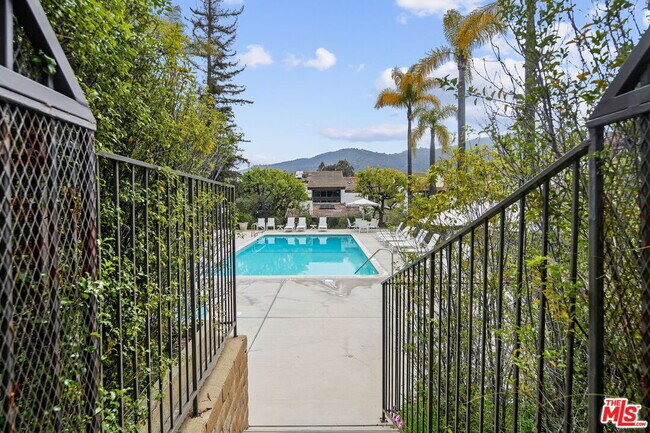 Building Photo - 17165 Palisades Cir