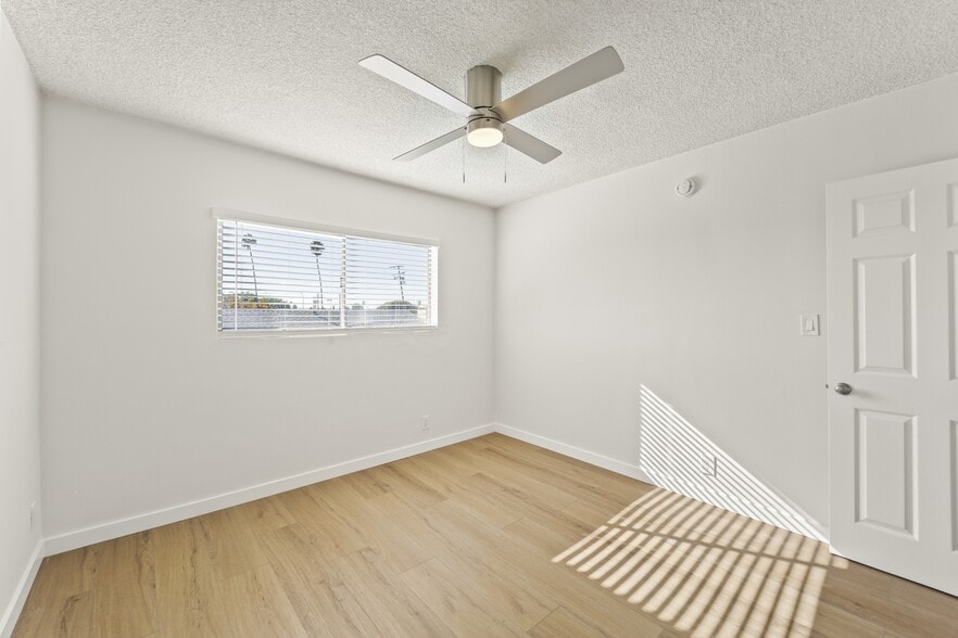 Building Photo - 940 W Gage Ave