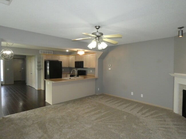Building Photo - Renewed Townhome-4454 NE 83rd-Northland, K...