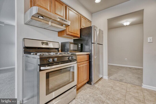 Building Photo - 140 Royal Oak Dr