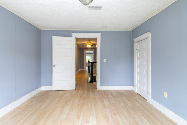 Building Photo - 3224 Garden Dr