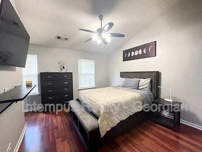 Building Photo - 238 Oak Grove Way