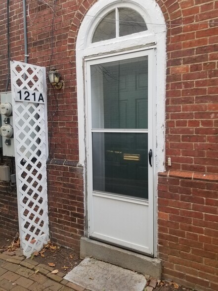 Building Photo - 125 Peyton St