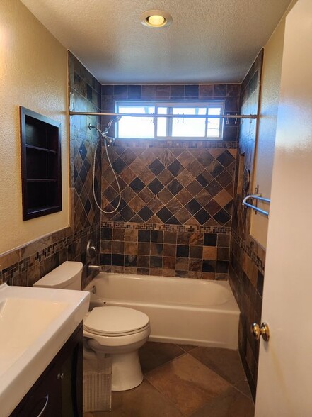 Building Photo - 360 N Pauline St