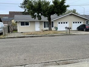 Building Photo - 2081