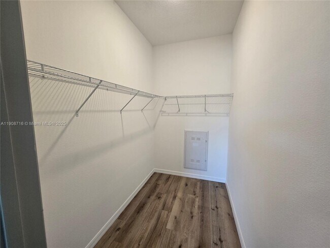 Building Photo - 1481 Hawk Trce Lp