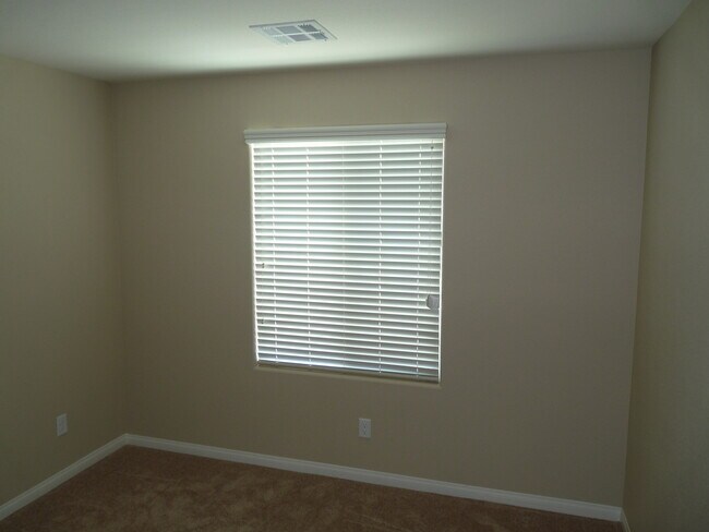 Building Photo - SOUTHERN HIGHLANDS 3 BEDROOM, 3 BATH HOME