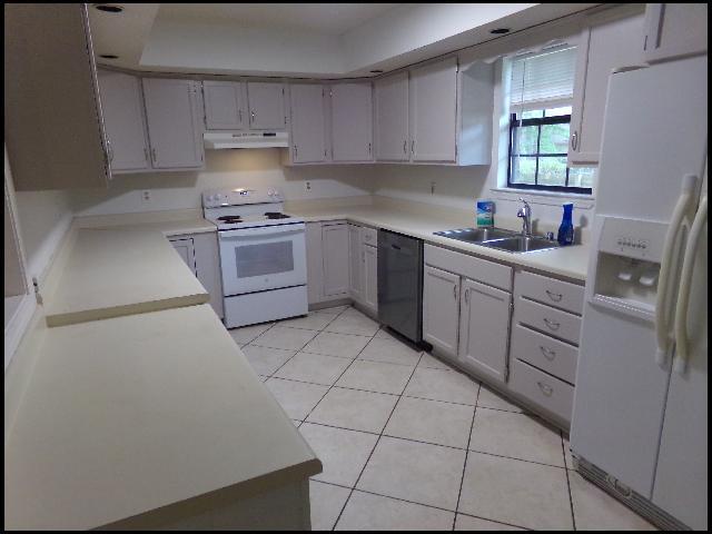 Building Photo - 400 Maxine Ave