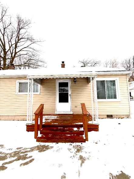 Building Photo - 18288 Deering St