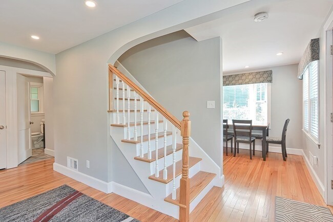 Building Photo - 40 Elm Knoll Rd