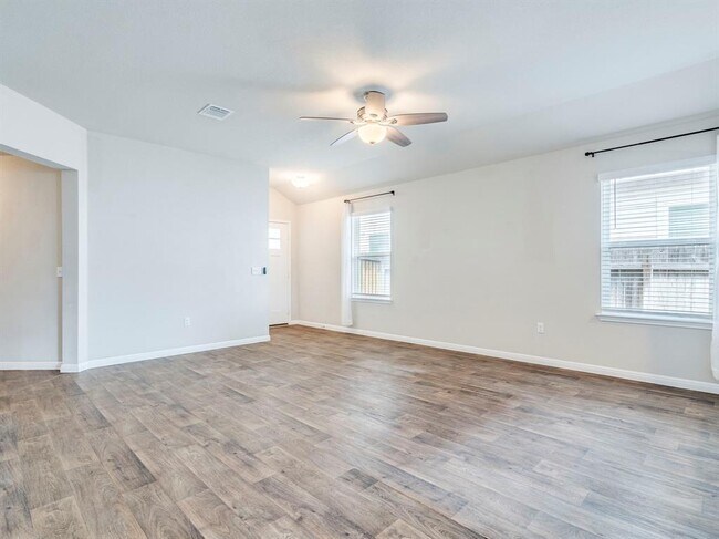 Building Photo - 217 Yoakum St