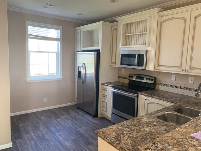 Building Photo - 28532 Channel View Dr