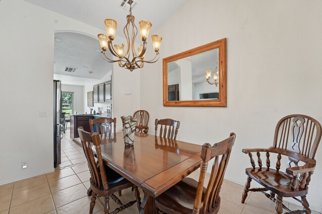 Building Photo - Welcome to this stunning 2-bedroom, 2-bath...
