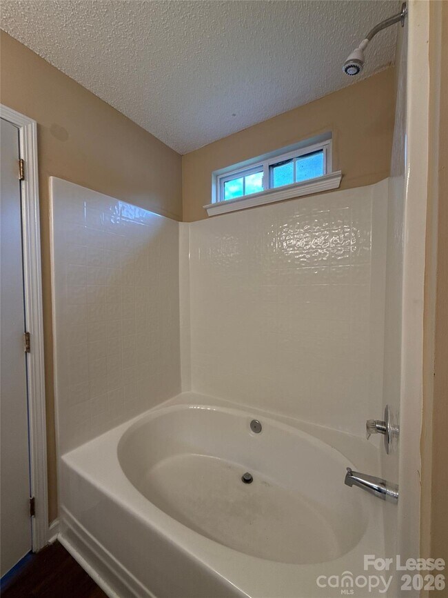 Building Photo - 7037 Breeders Cup Cir
