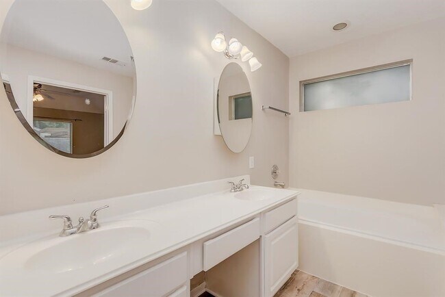 Building Photo - 3026 Silver Spring Trail