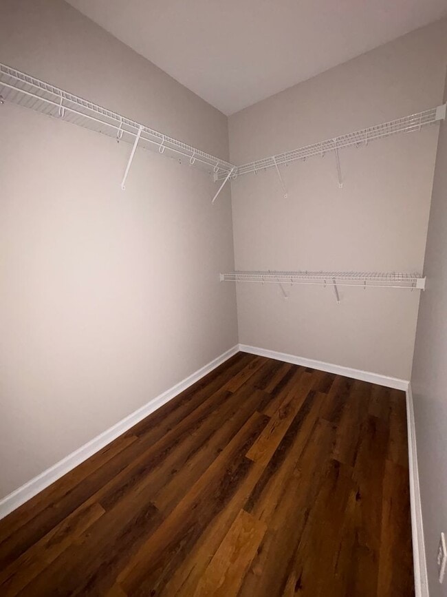 Building Photo - Cotton Creek!!!