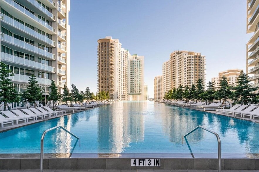 Building Photo - 495 Brickell