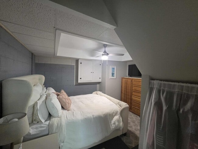 Building Photo - 100 9th Ave