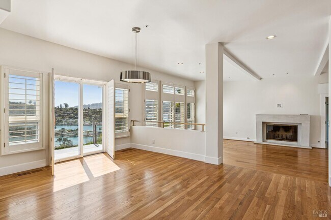 Building Photo - 95 Spring Ln