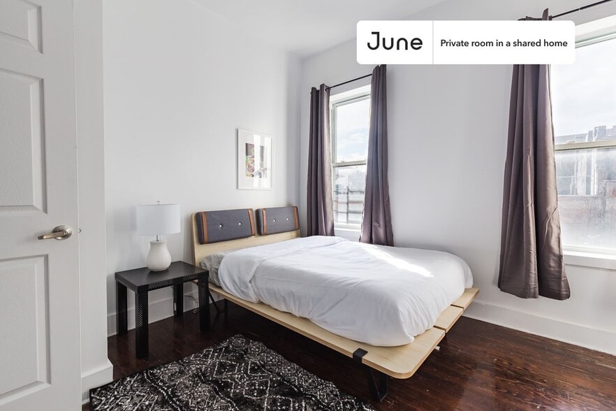 Building Photo - Room in Shared 3 bed/1 bath home