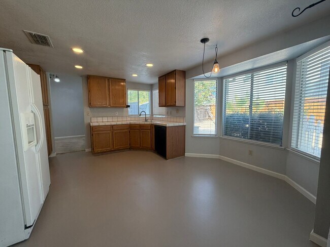 Building Photo - 8420 Oak Flat Way