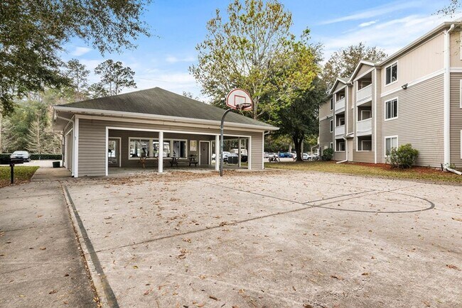 Building Photo - 4000 SW 23rd St