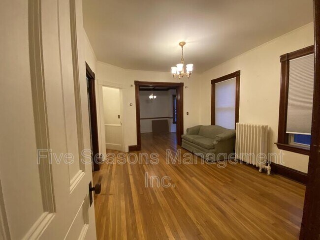 Building Photo - 119 N Winooski Ave