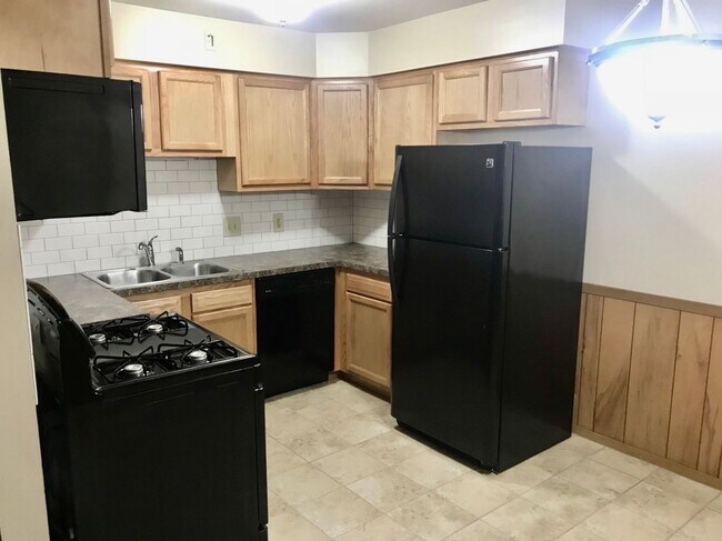 Building Photo - Large 1 Bedroom 1 Bath at Indian Village Apartments