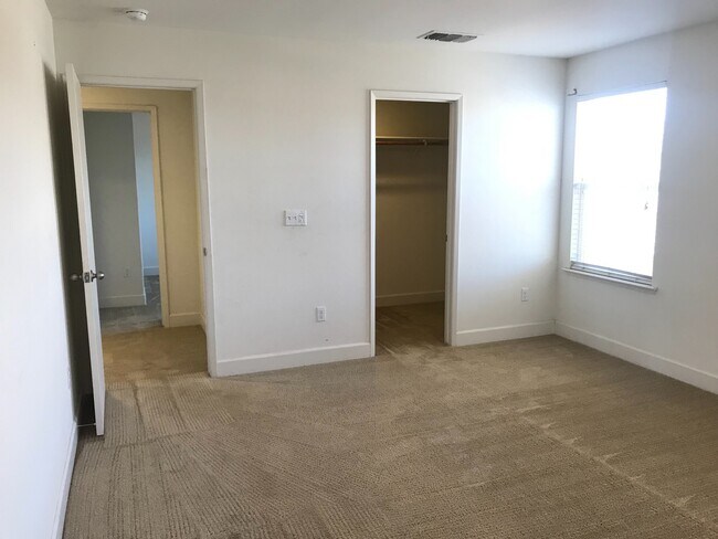 Building Photo - Now Available – 4 Bedroom Home with Loft i...