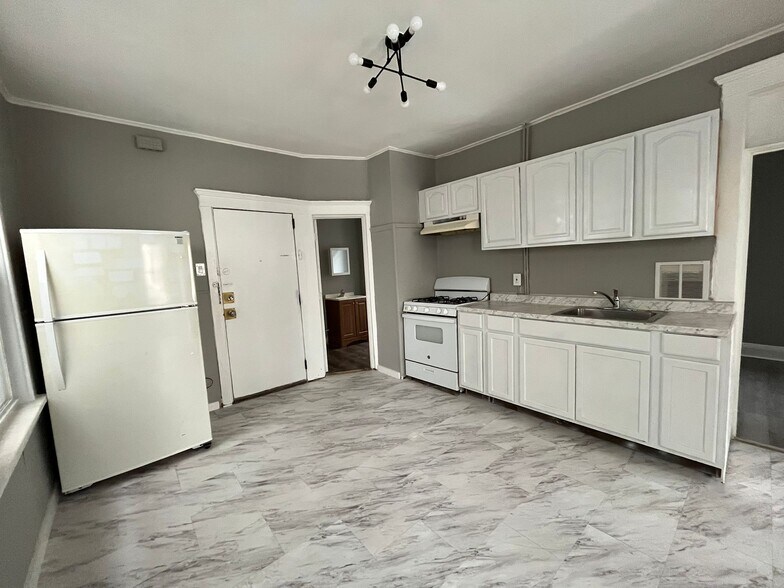 Building Photo - 312 Danforth Ave