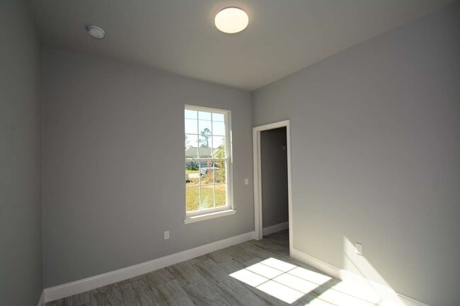 Building Photo - 25 Rosepetal Ln