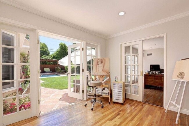 Building Photo - 3076 Earlmar Dr