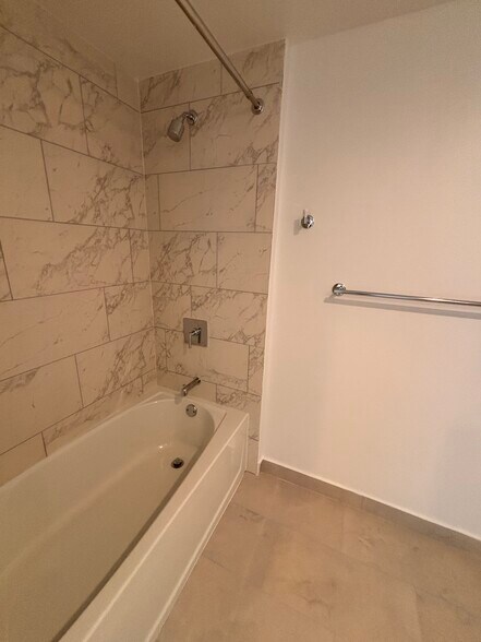 Building Photo - 2596 NE 182nd Ter