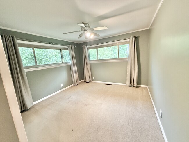 Building Photo - 102 Blueridge Pl