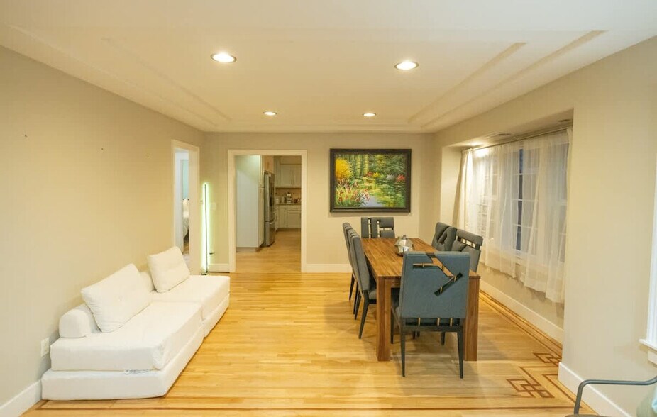 Building Photo - 3920 Ardley Ave