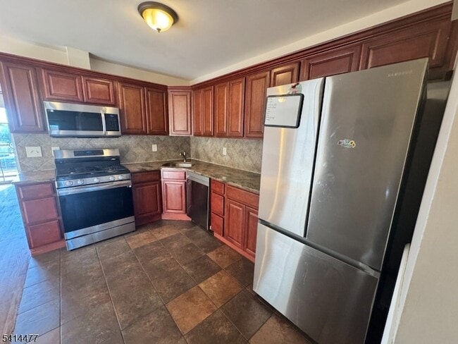 Building Photo - 83 Broadway