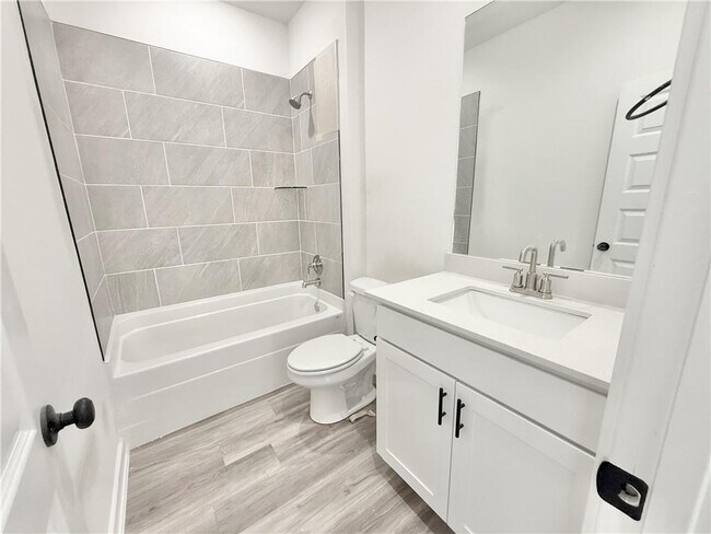Building Photo - 429 Gosling Is