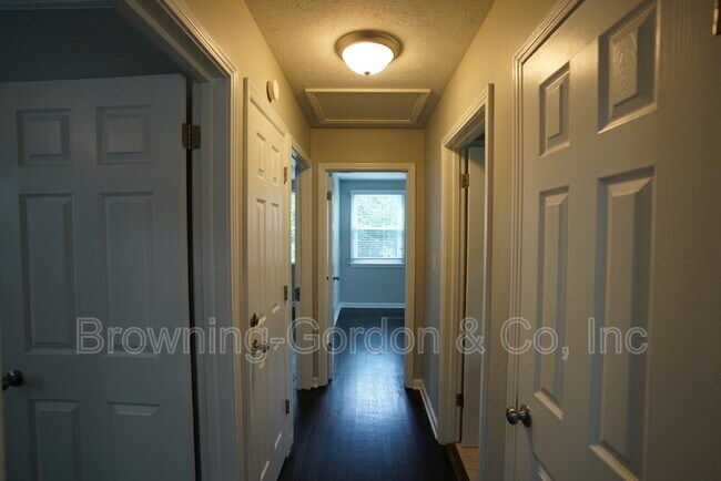 Building Photo - 363 Strasser Dr