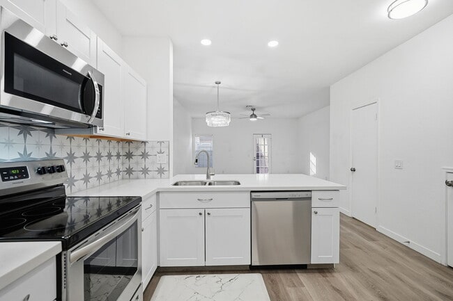 Building Photo - 18804 N 33rd Dr